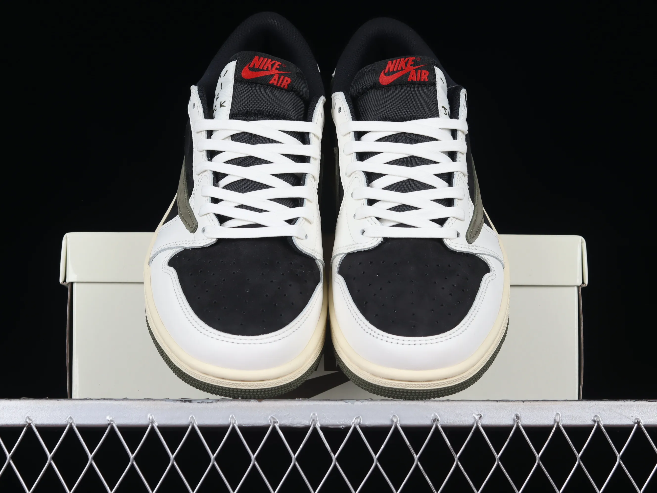 All Categories Air Jordan Jordan Series Basketball Shoes Air Jordan 1 Low Foreign Trade Version Travis Scott x Air Jordan 1 Low OG AJ1 Joe 1 Joint Undercut DZ4137-106